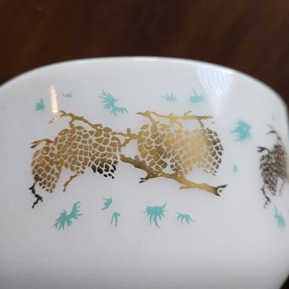 Vintage Federal glass 1.5 quart bowl with lid milk glass Gold pinecone Turquoise - Picture 5 of 9